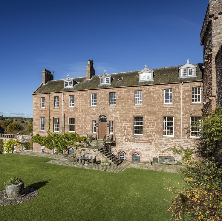 Airlie Castle - Exclusive Use Accommodation near Kirriemuir