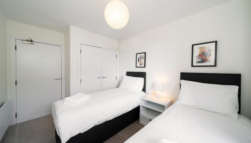 Twin bedroom in At The Links self catering apartment in Carnoustie