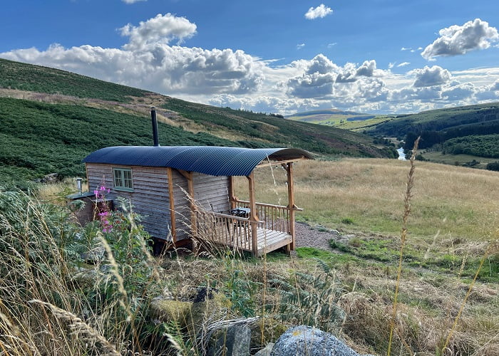 Exterior view of Bruadar glamping hut in Glen Isla