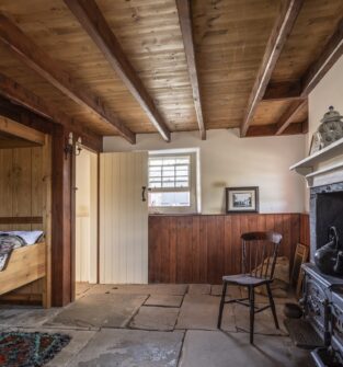 Davidson Legacy Cottage, Aberlemno, near Brechin