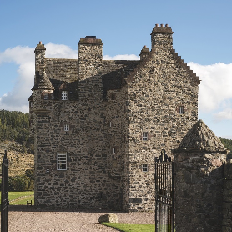Forter Castle - Exclusive Use Accommodation in Glen Isla