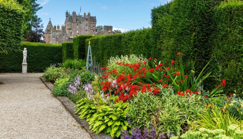 Glamis Castle gardens