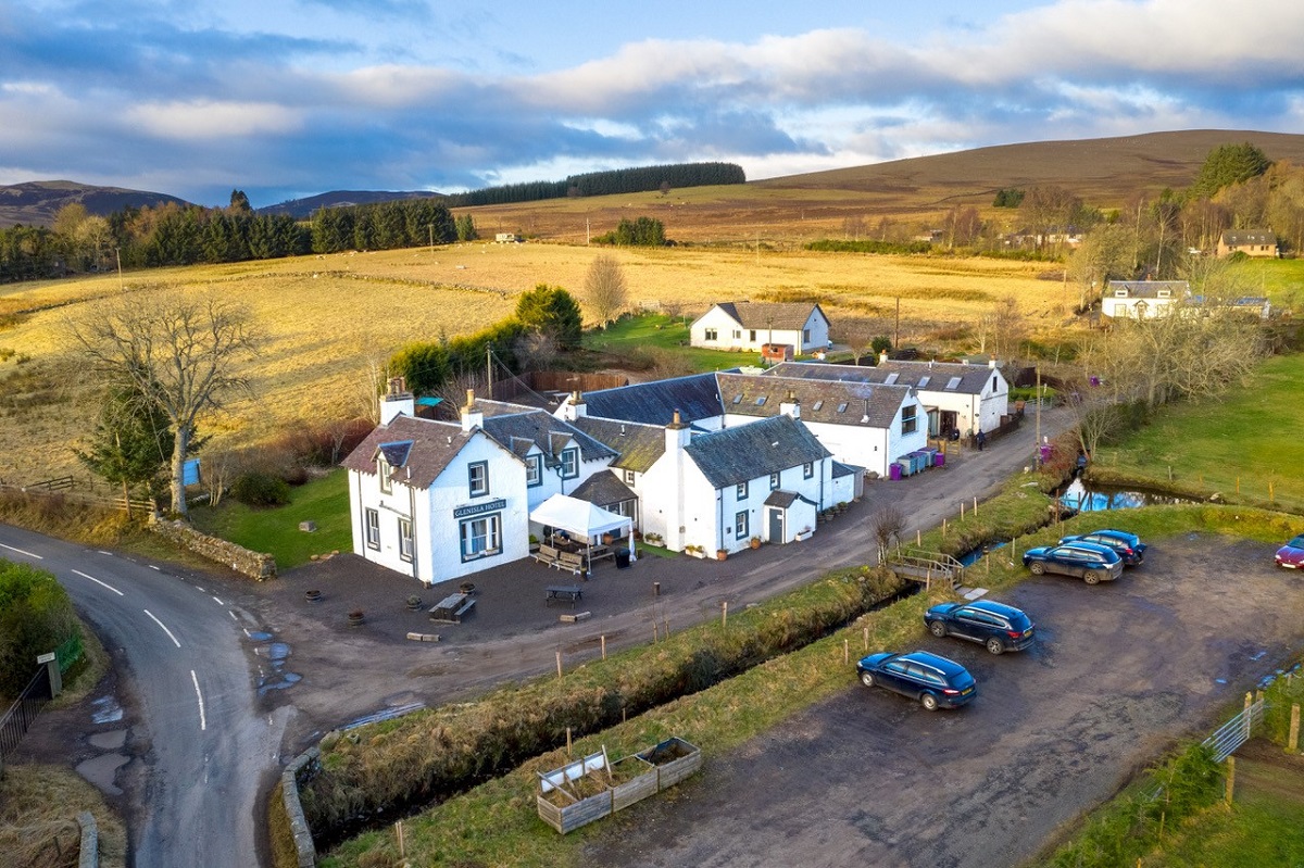 Glenisla Hotel - Accommodation in Glen Isla