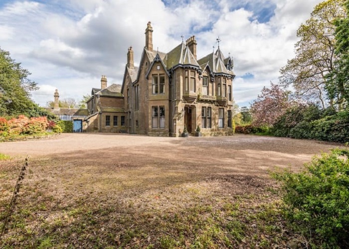 Exterior view of Ravensby Hall in Carnoustie